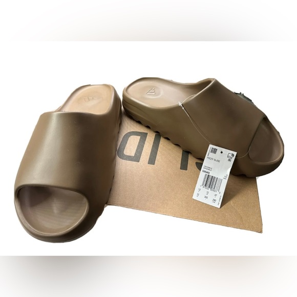 SIZE 12 ADIDAS YEEZY SLIDE CORE KANYE WEST BRAND NEW IN BOX! - Picture 2 of 3